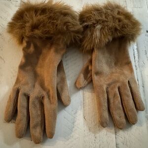 Elegant Tan Fur-Trimmed Gloves